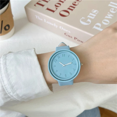 New watch for women, couples, versatile retro